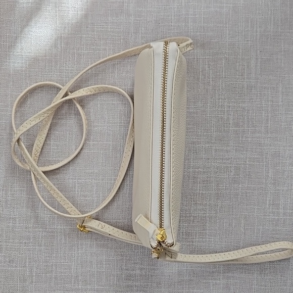 Lovely Cream-colored Small Handbag - Picture 5 of 13